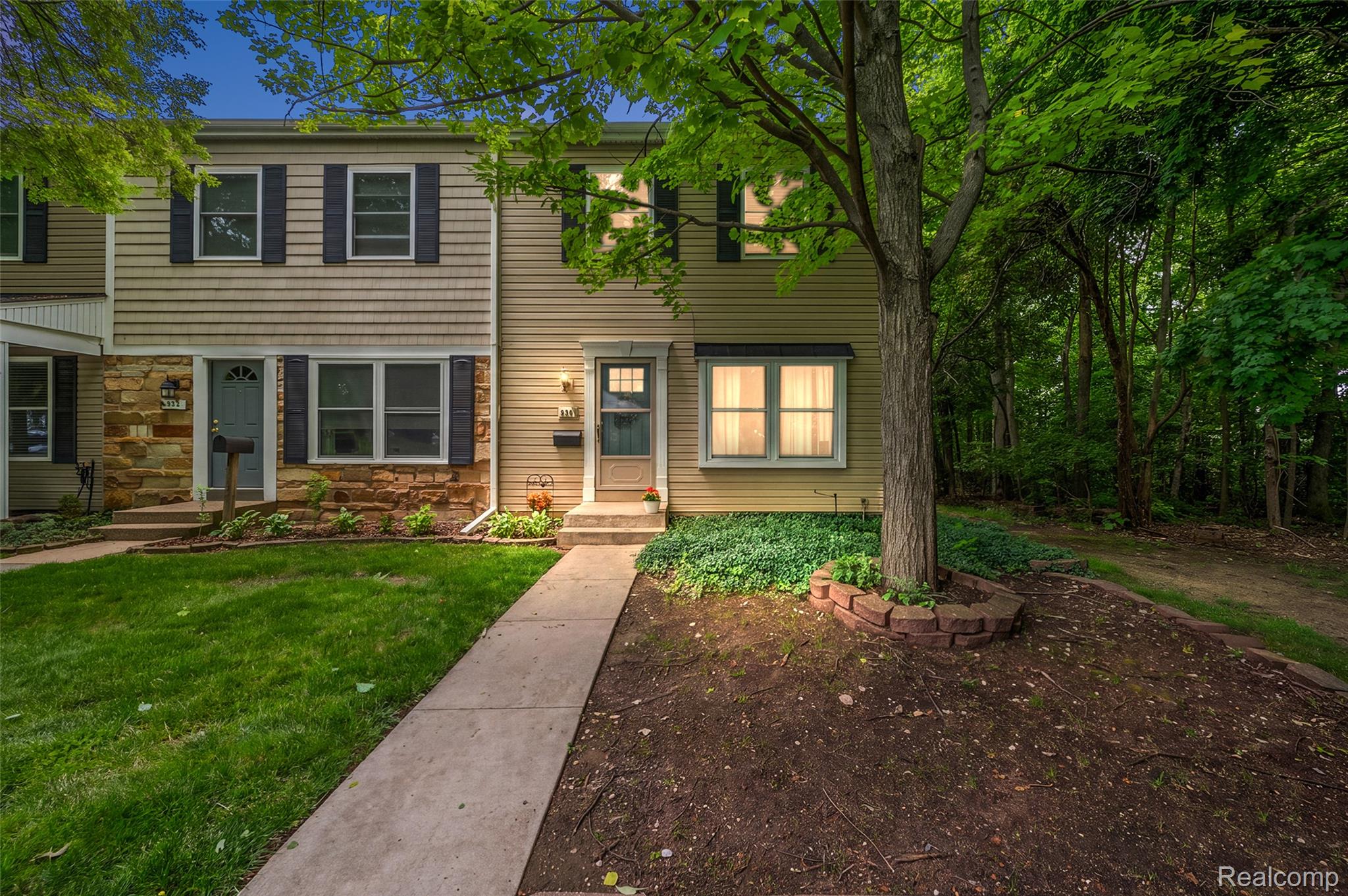 930, Little Hill, Rochester Hills, Michigan, 48307