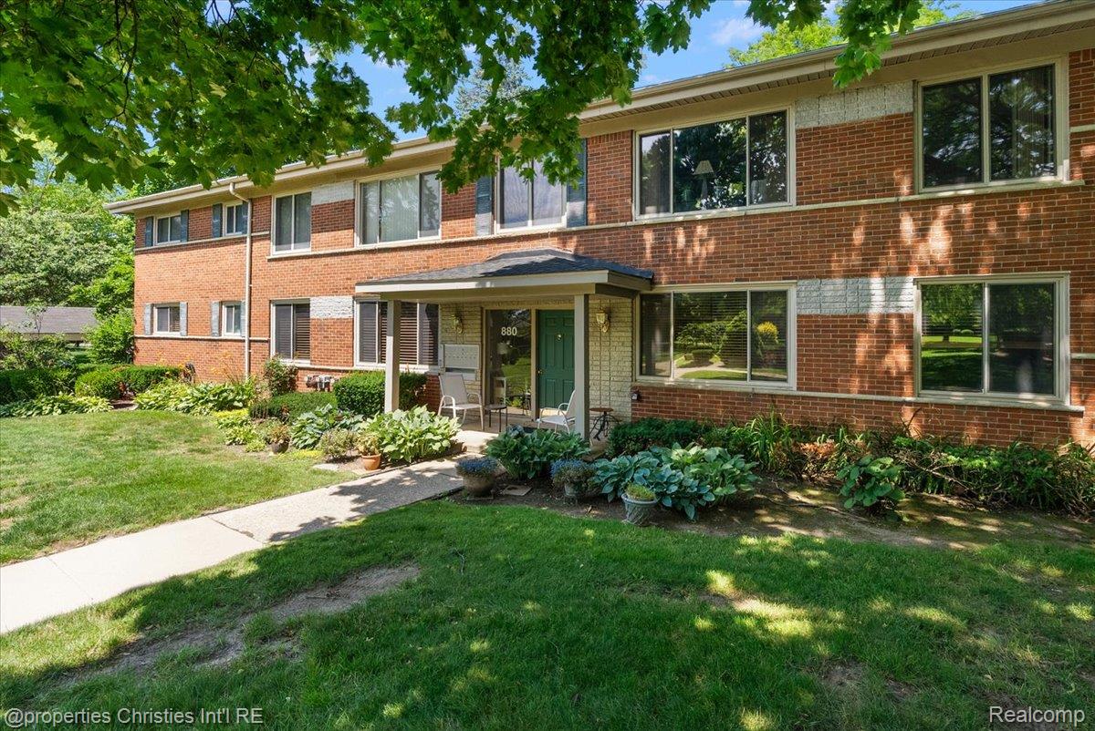 880, Adams, #6, Birmingham, Michigan, 48009