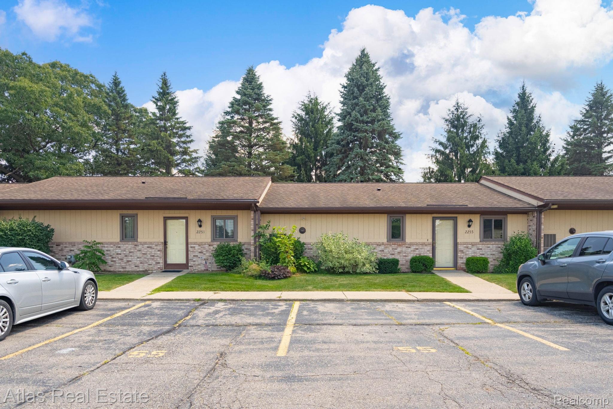 2255, Milford, Highland, Michigan, 48357