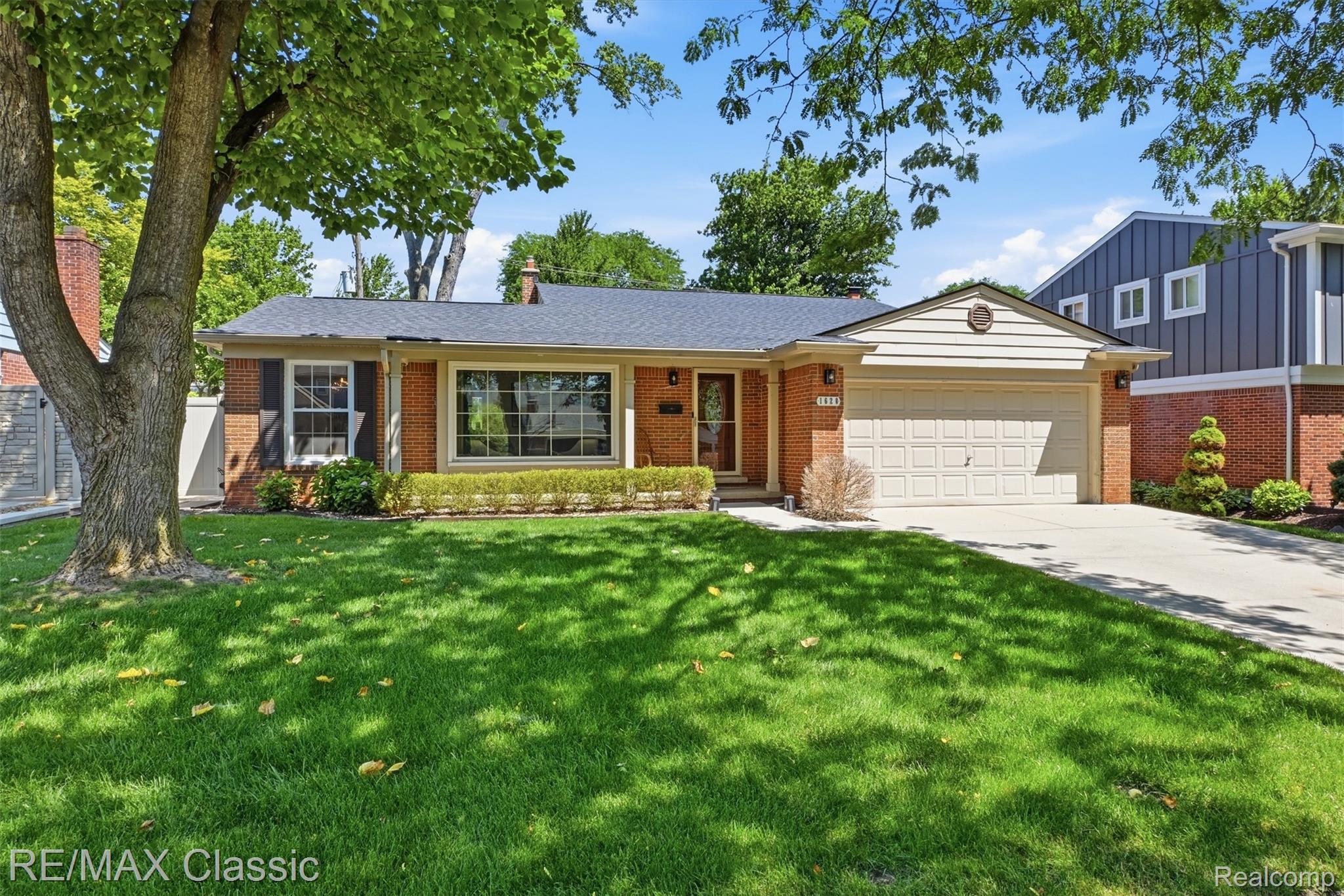 1628, Lexington, Plymouth, Michigan, 48170
