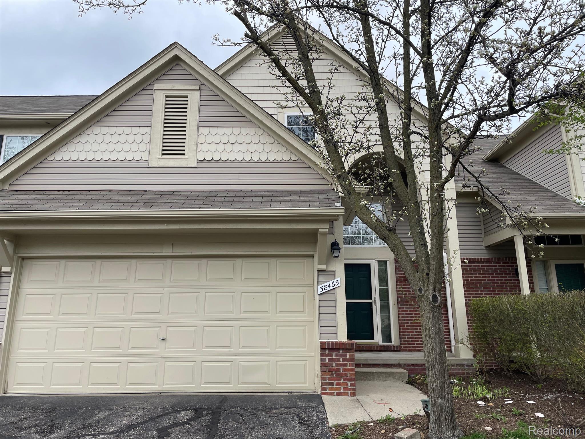 38463, SARATOGA, Farmington Hills, Michigan, 48331