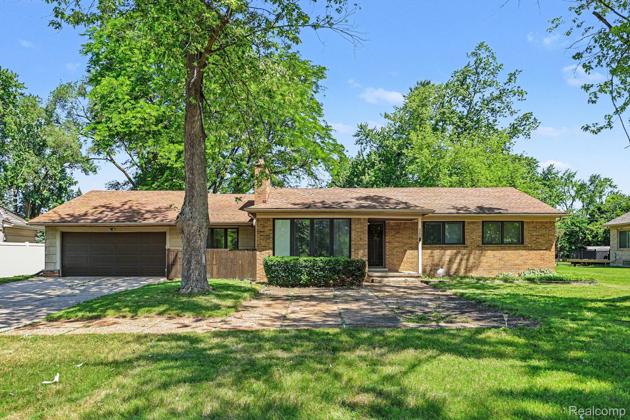 2360, Pineview, West Bloomfield, Michigan, 48324