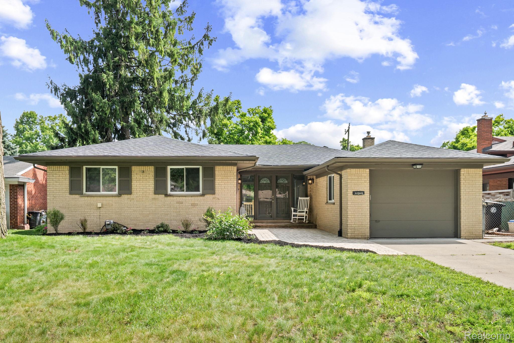 32969, Lyndon, Livonia, Michigan, 48154