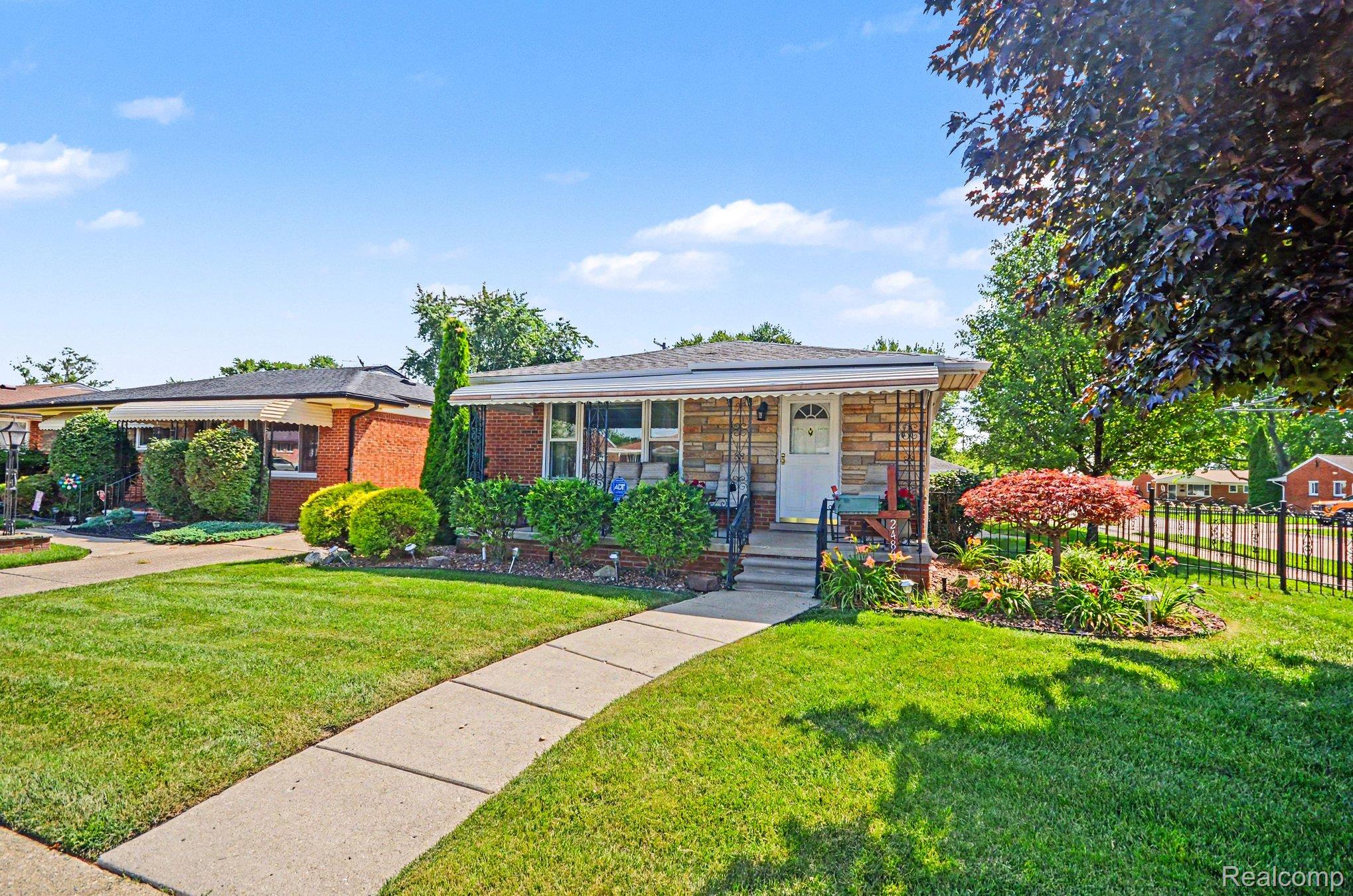 24804, Rosalind, Eastpointe, Michigan, 48021