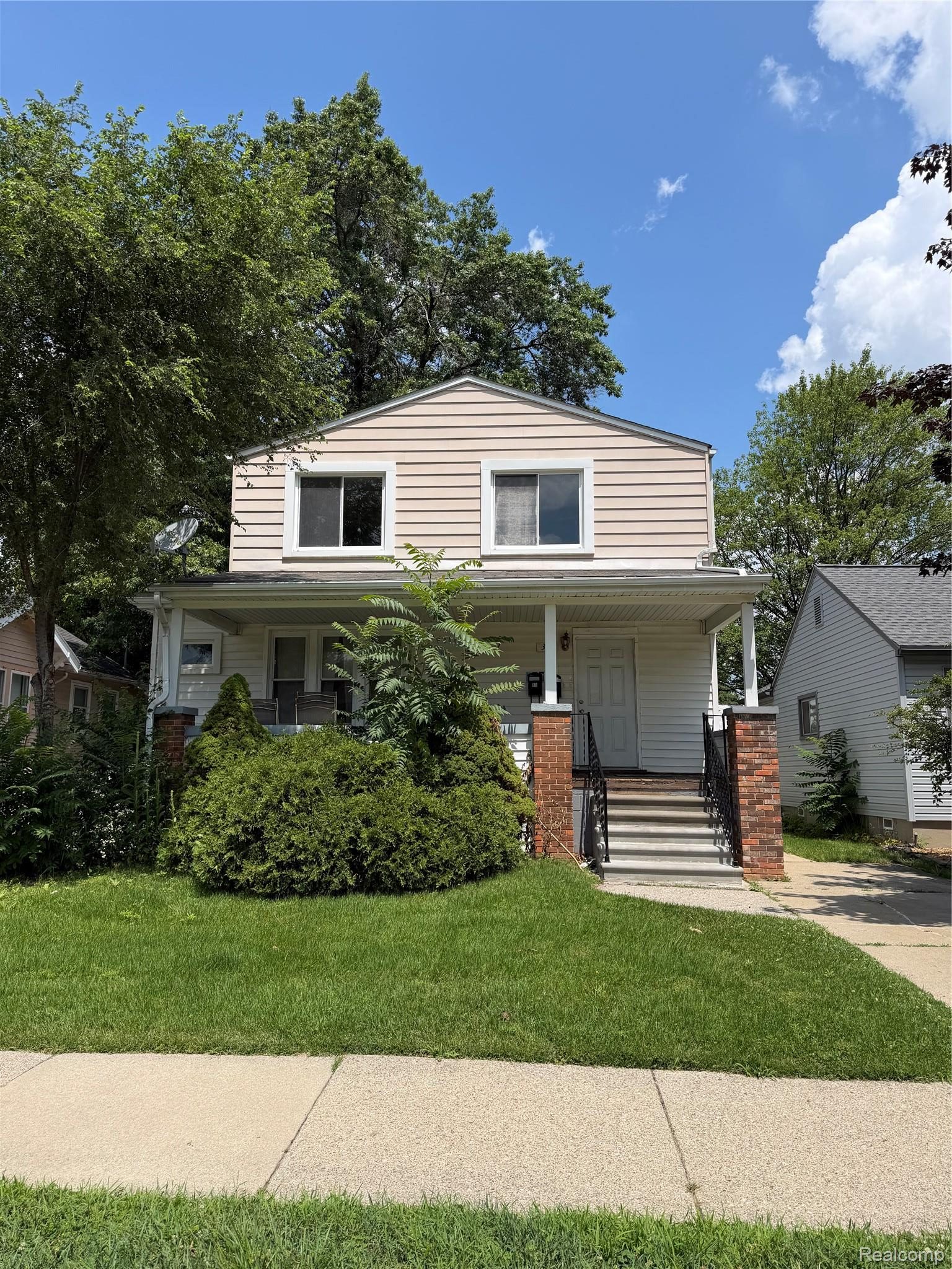 317, Maplehurst, E, Ferndale, Michigan, 48220