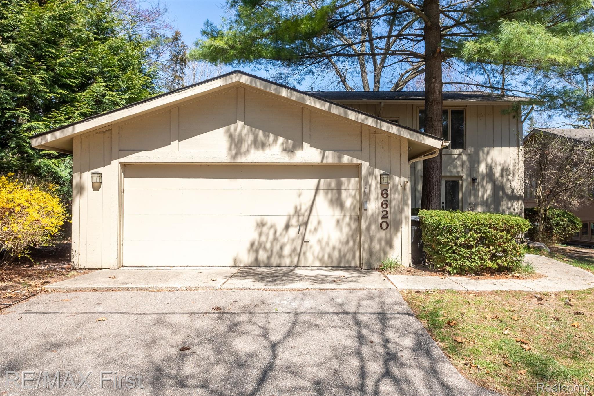 6620, RED CEDAR, West Bloomfield, Michigan, 48324