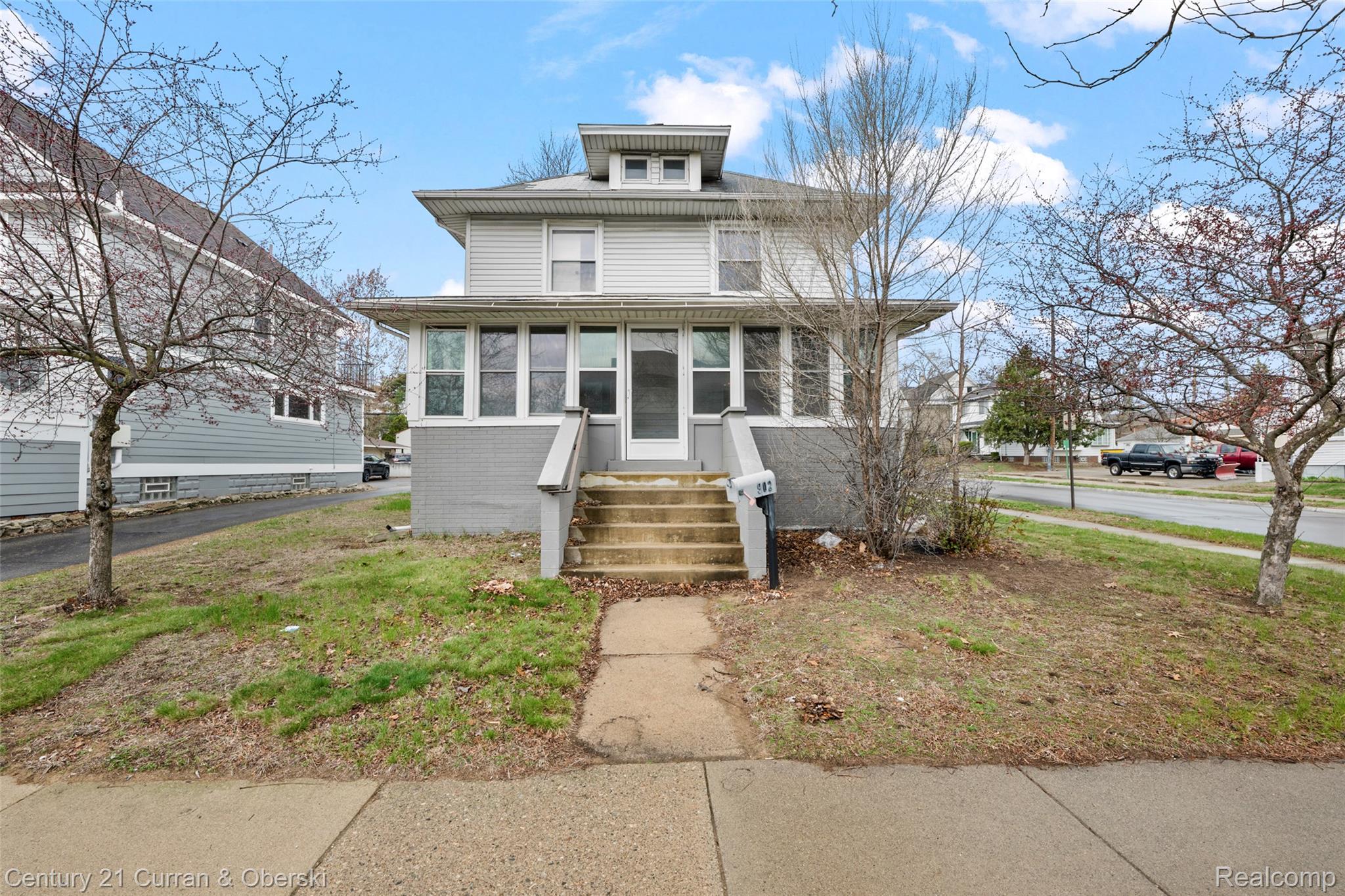 902, Washington, Royal Oak, Michigan, 48067
