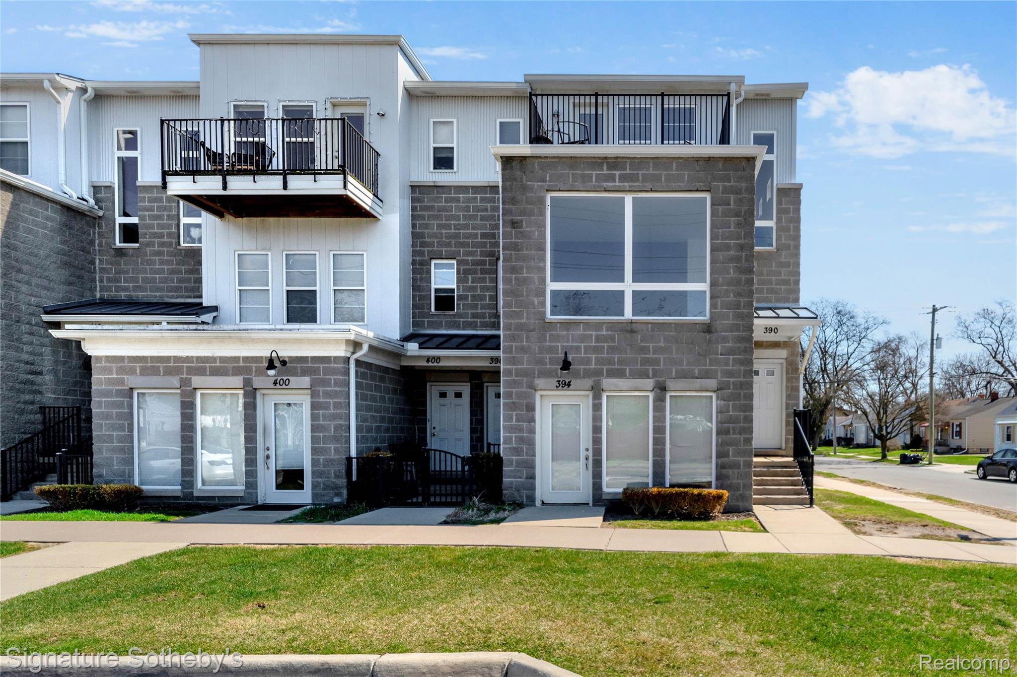 390, Hilton, Ferndale, Michigan, 48220