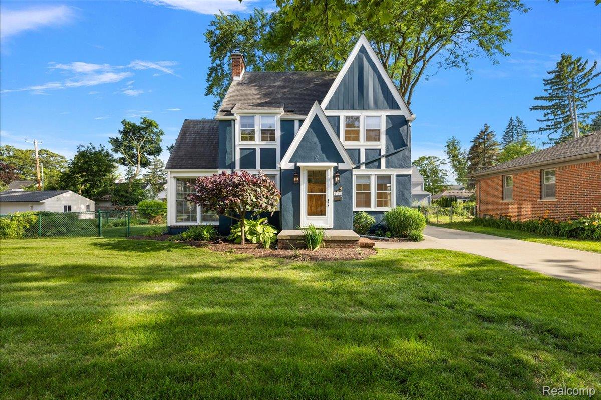 2136, Dorchester, Birmingham, Michigan, 48009
