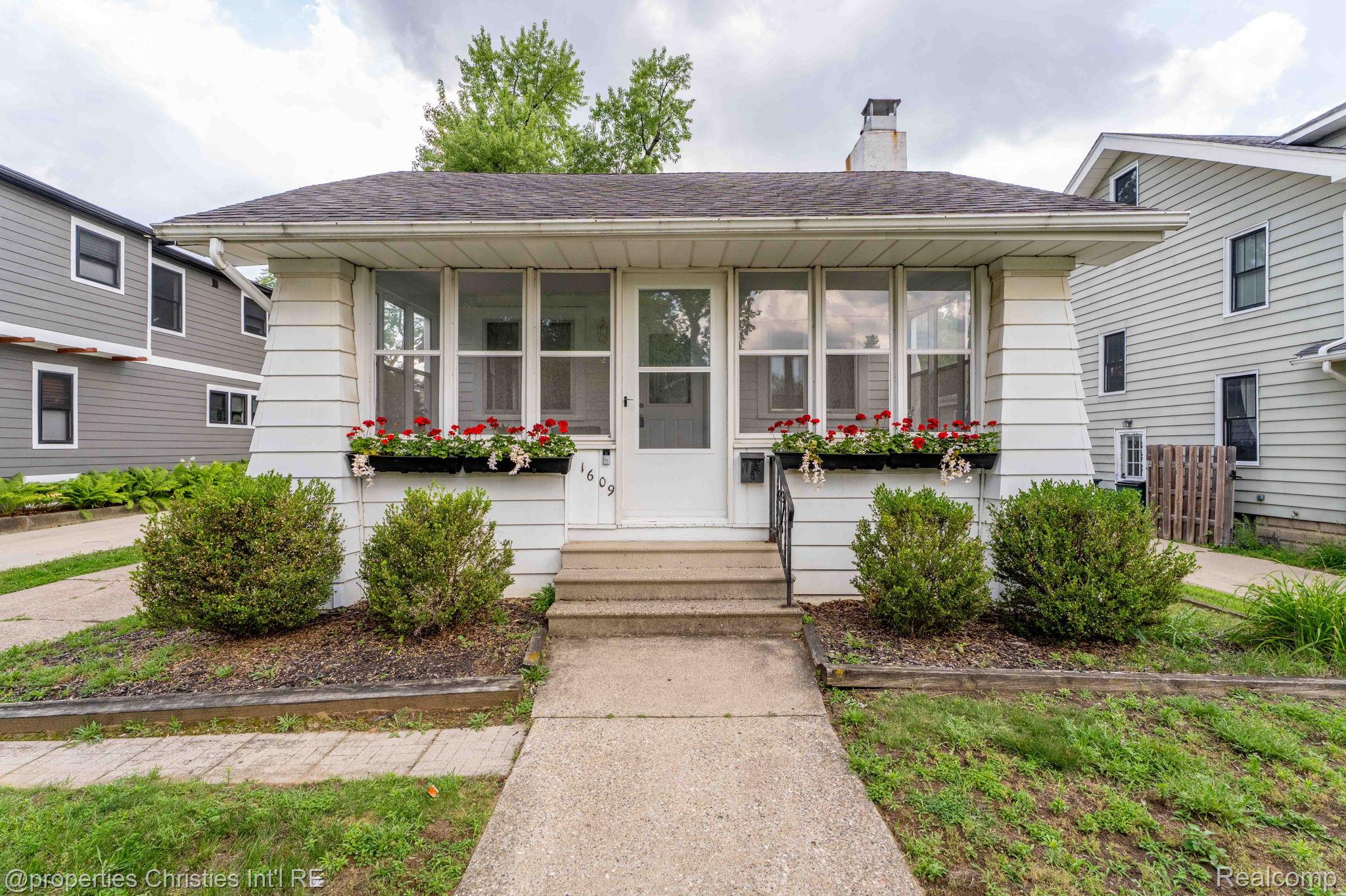 1609, Washington, Royal Oak, Michigan, 48067