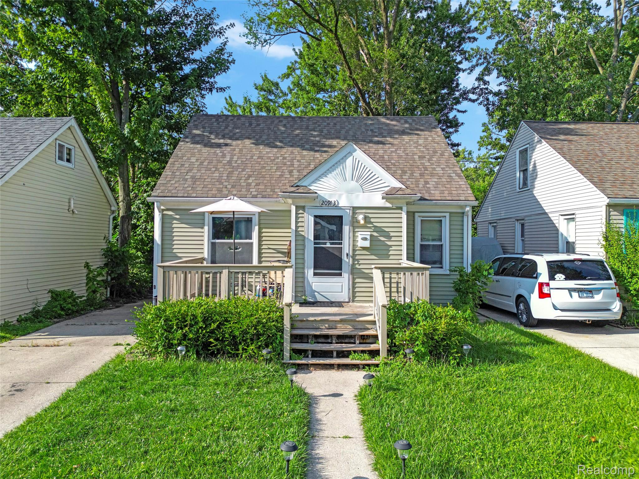 20913, Ridgemont, Harper Woods, Michigan, 48225
