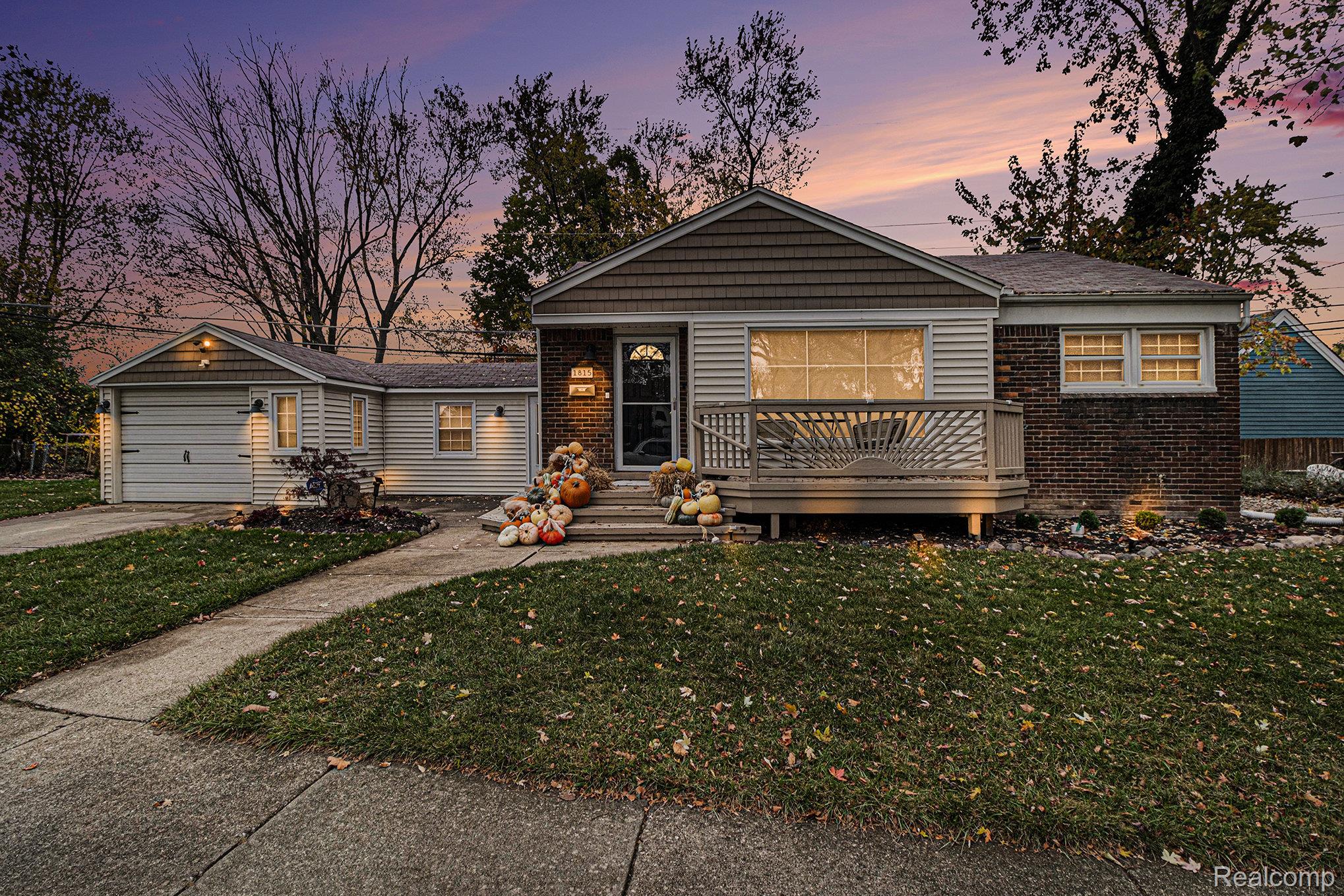 1815, Lincoln, Birmingham, Michigan, 48009