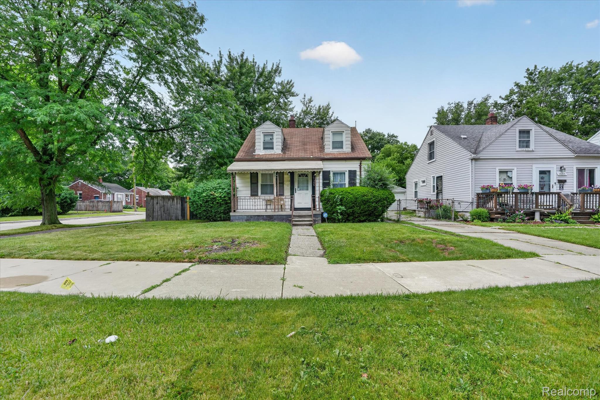 19209, Beaconsfield, Harper Woods, Michigan, 48225
