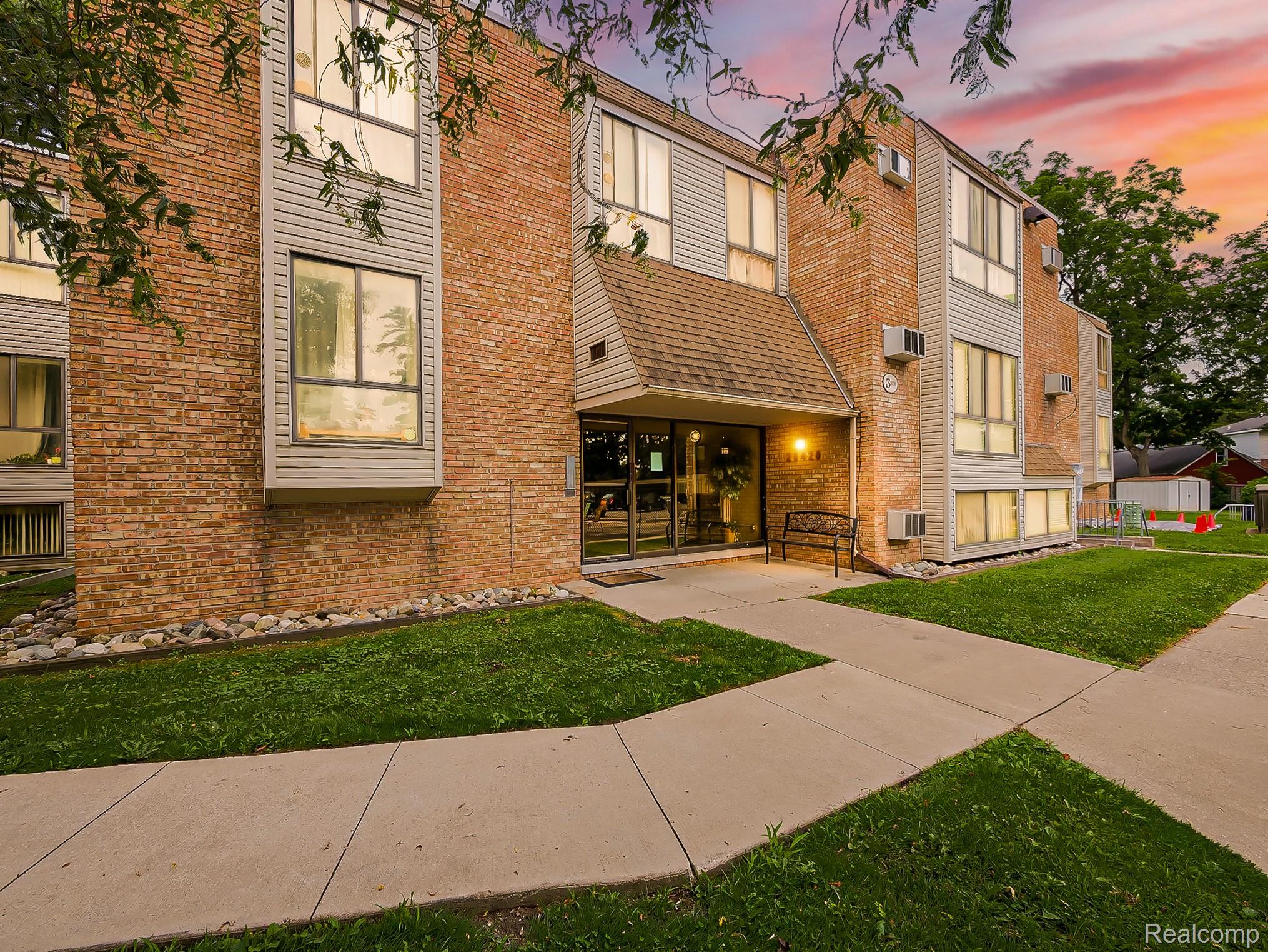 28428, 8 Mile, #C10, Farmington, Michigan, 48336