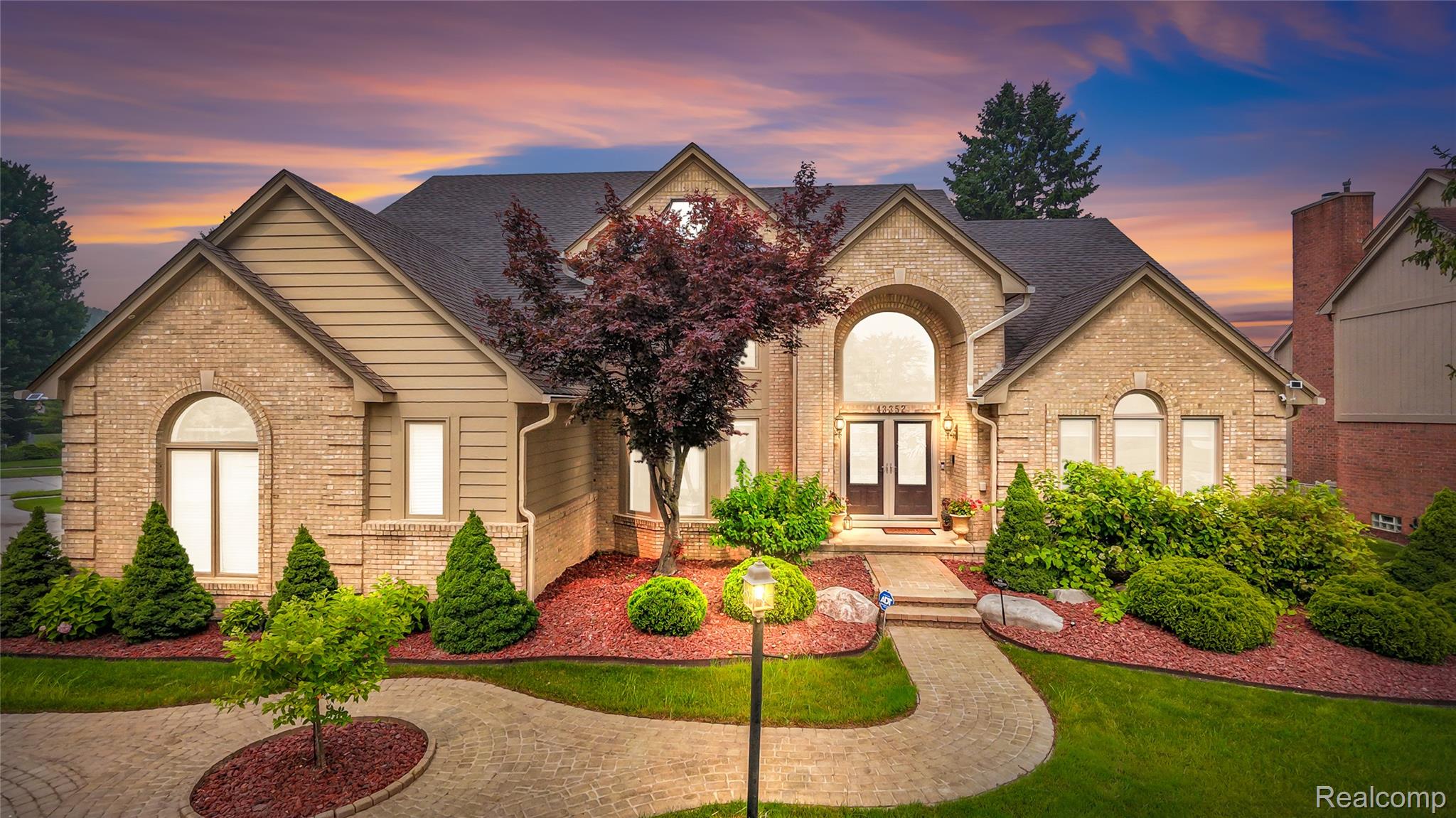 43352, Chardonnay, Sterling Heights, Michigan, 48314