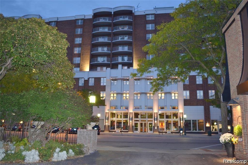 411, Old Woodward, #913, Birmingham, Michigan, 48009