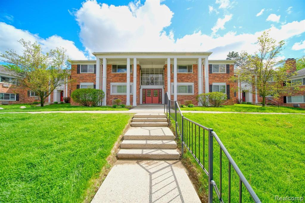 525, Fairbrook, #207, Northville, Michigan, 48167