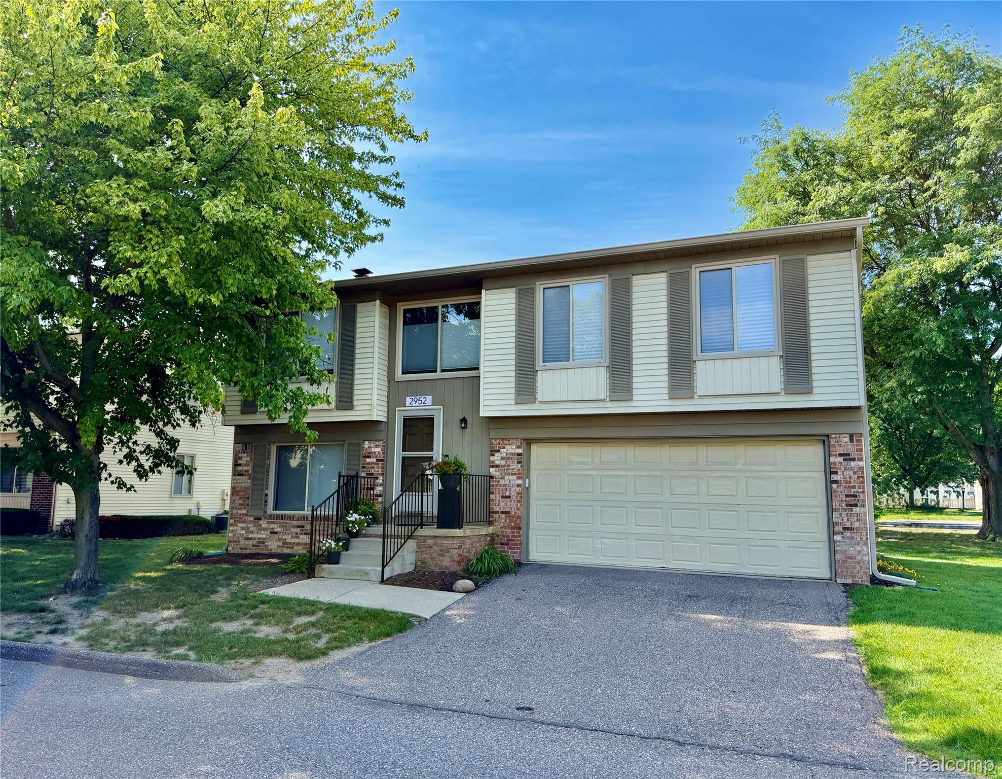 2952, Roundtree, Troy, Michigan, 48083