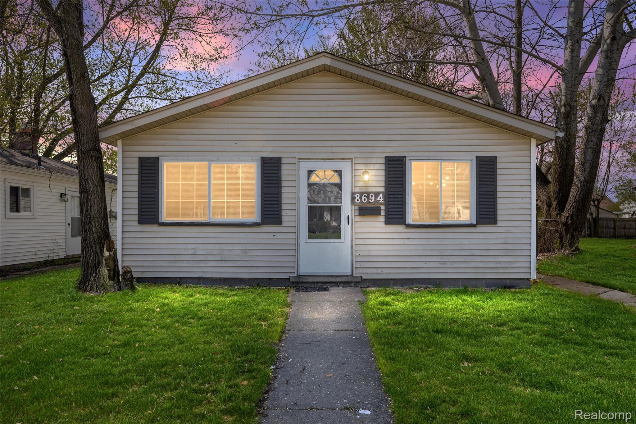 8694, Maxwell, Warren, Michigan, 48089
