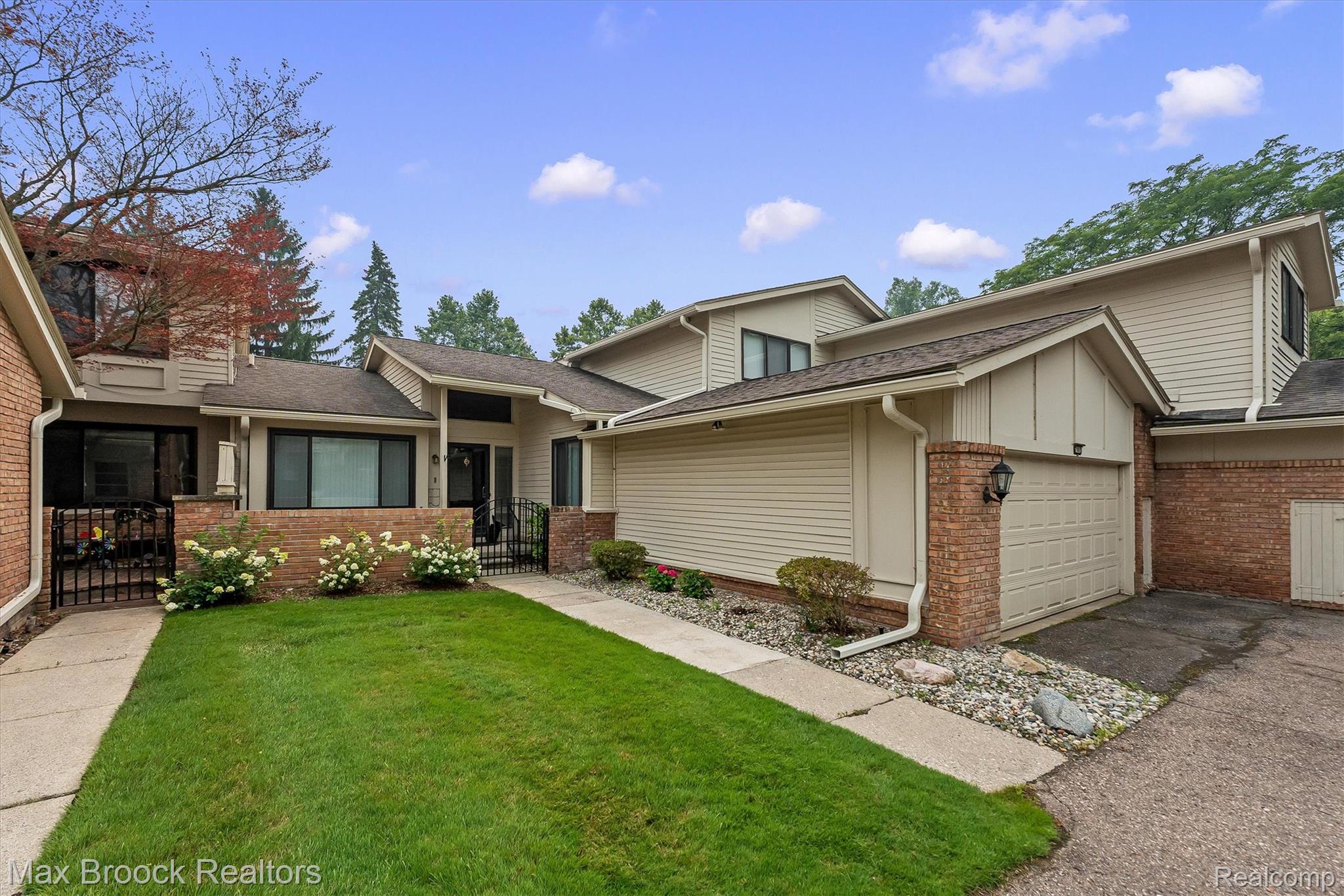 7002, Bridge, West Bloomfield, Michigan, 48322