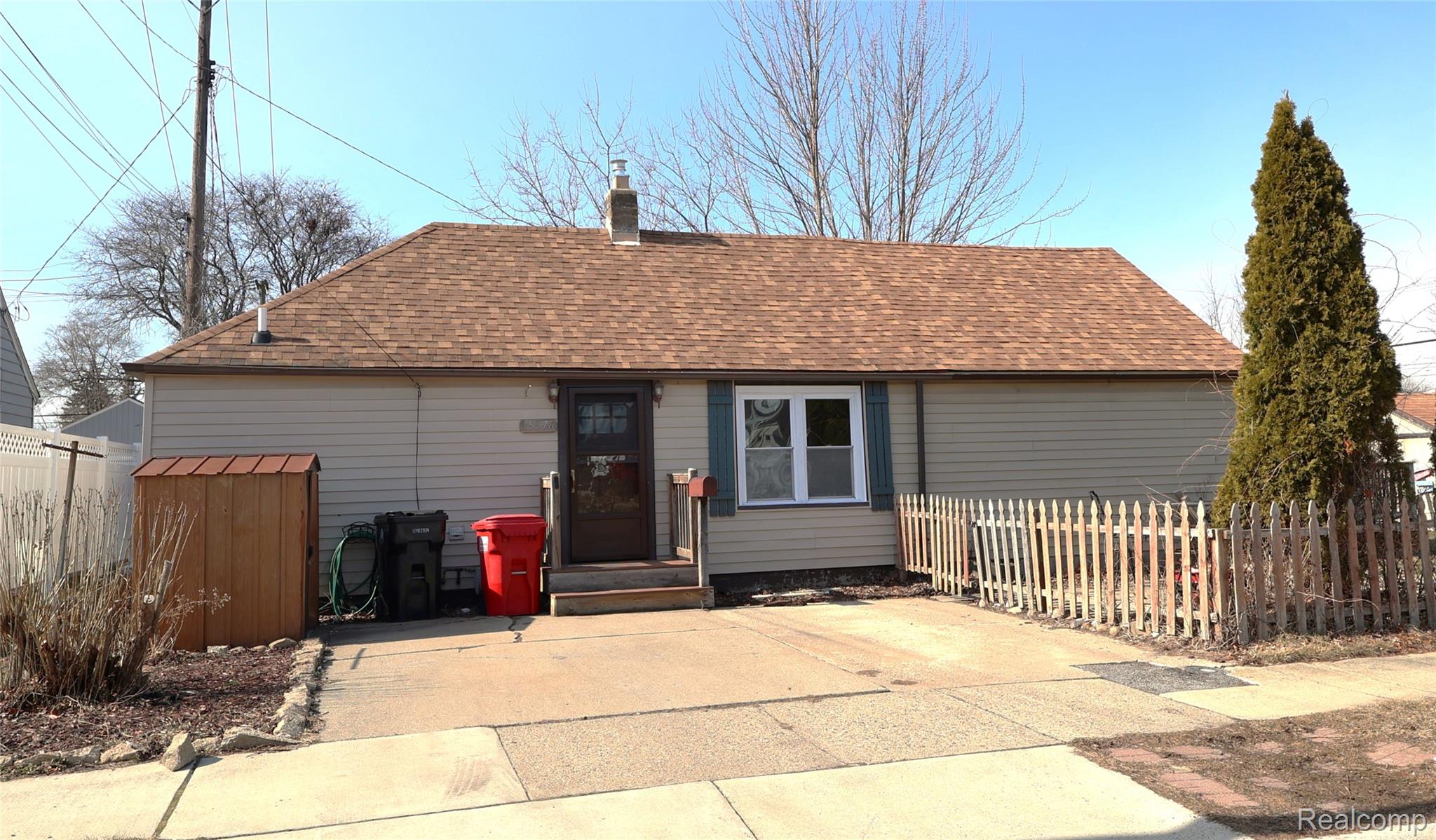 15676, Frazho, Roseville, Michigan, 48066