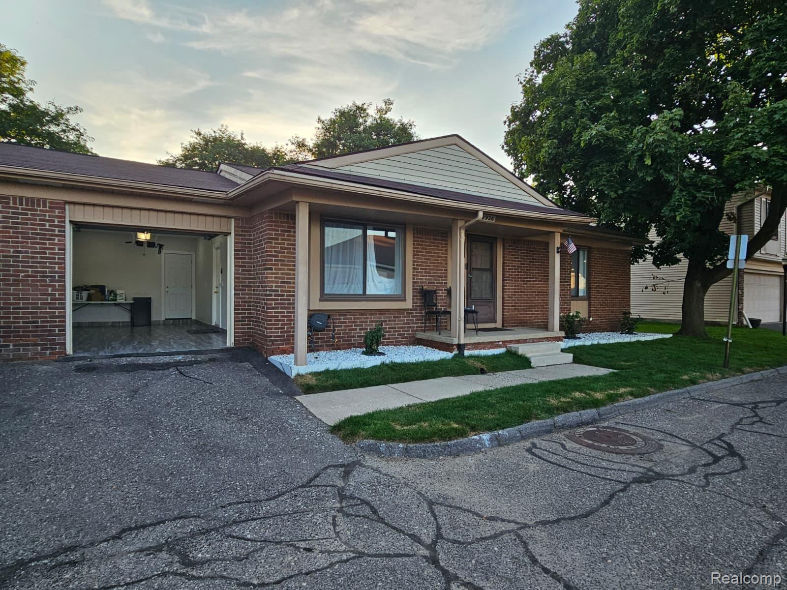 2926, Roundtree, Troy, Michigan, 48083