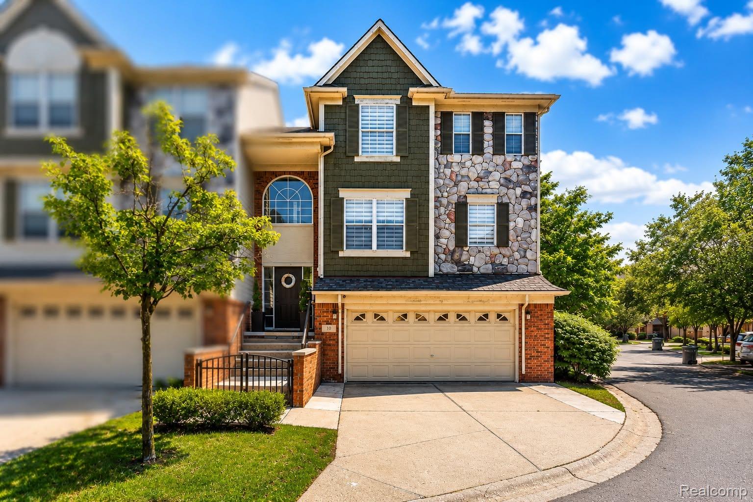 10, Bradford, Dearborn, Michigan, 48126