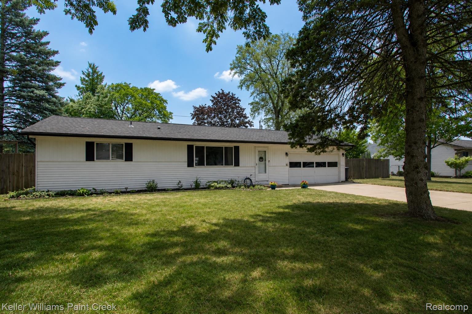 2126, Jarman, Troy, Michigan, 48085
