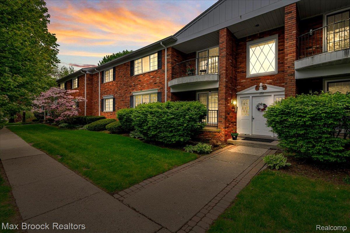 1711, Huntingwood, #C, Bloomfield Hills, Michigan, 48304