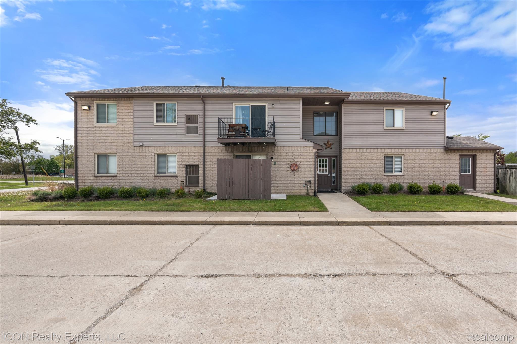 5975, Burroughs Avenue, Sterling Heights, Michigan, 48314