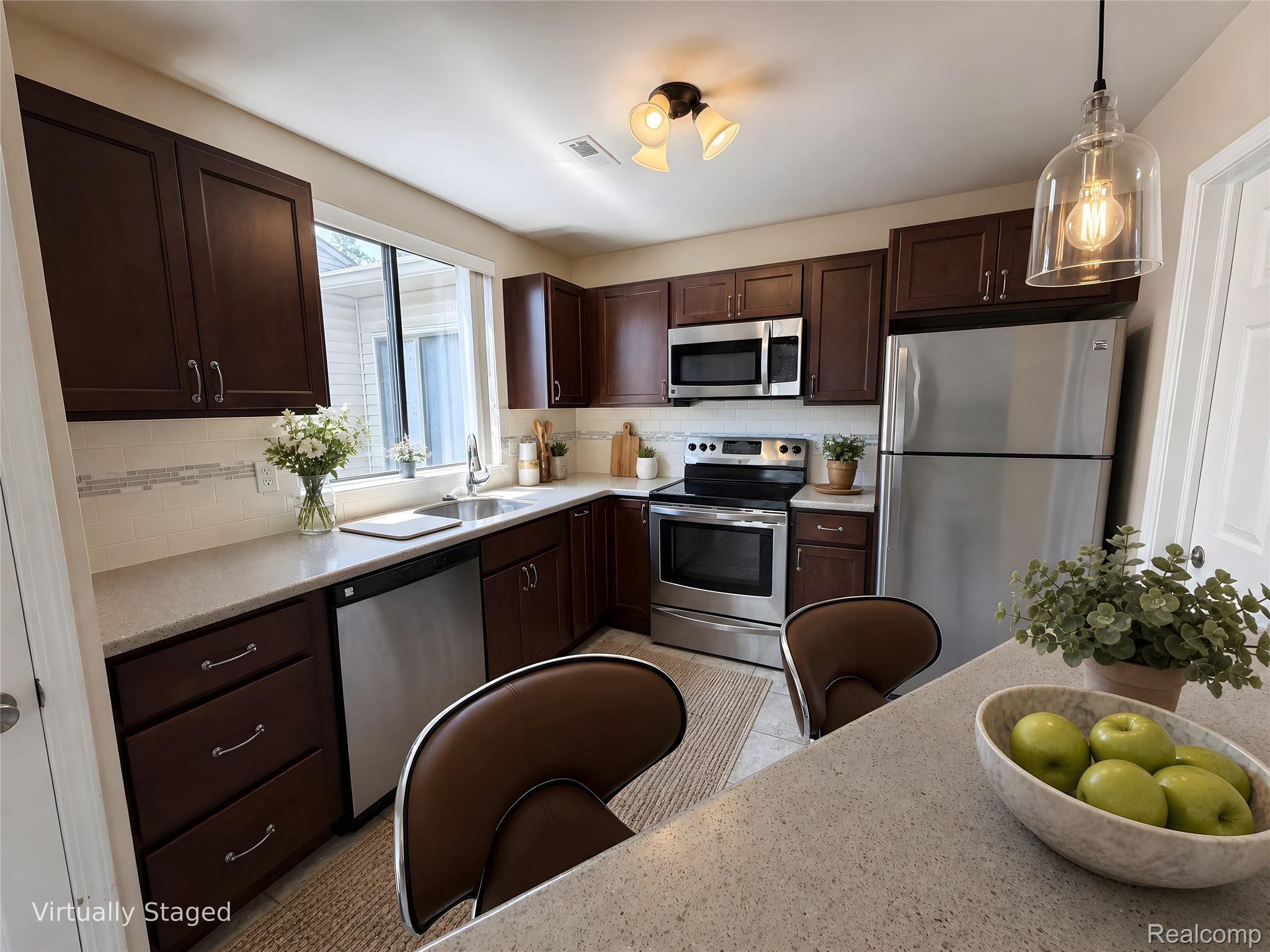 22161, Indian Creek, Farmington Hills, Michigan, 48335