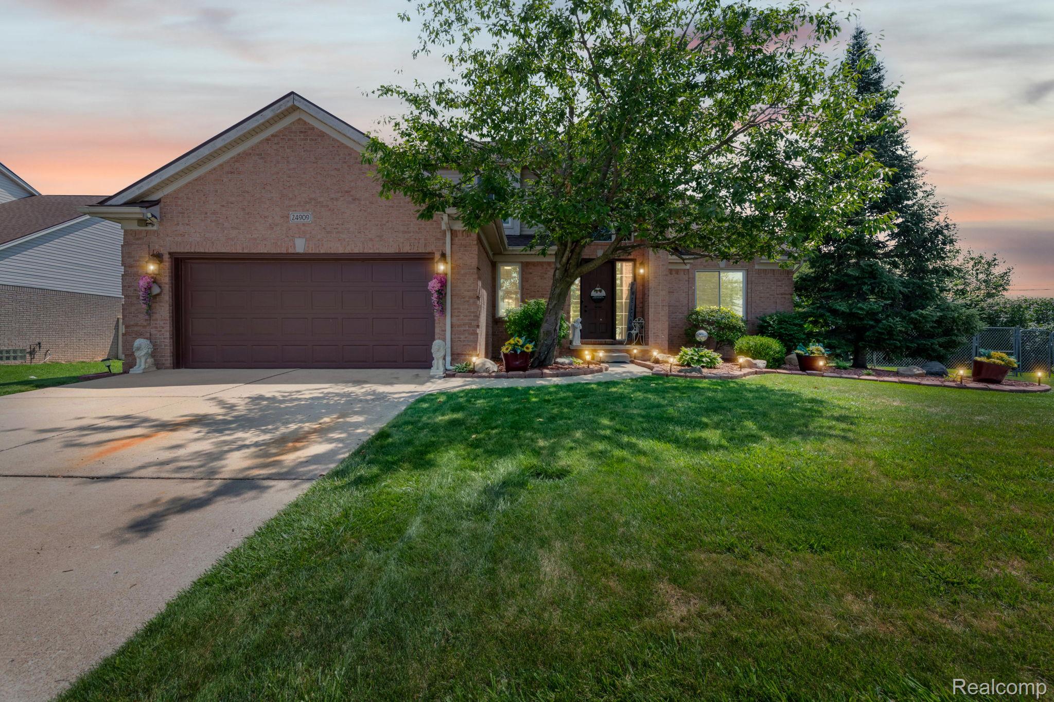 24909, Foxmoor, Trenton, Michigan, 48183