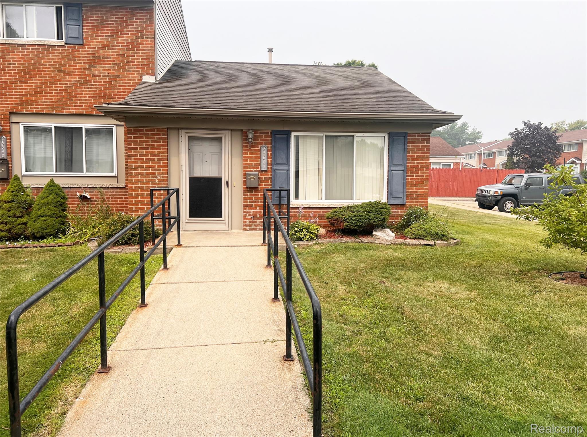 25600, New England, #154, Roseville, Michigan, 48066