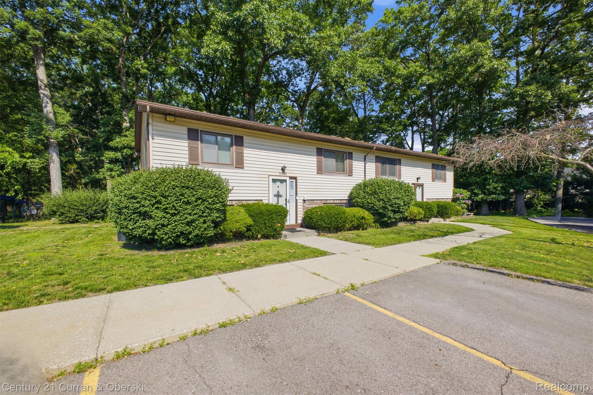 38098, Hixford, Westland, Michigan, 48185
