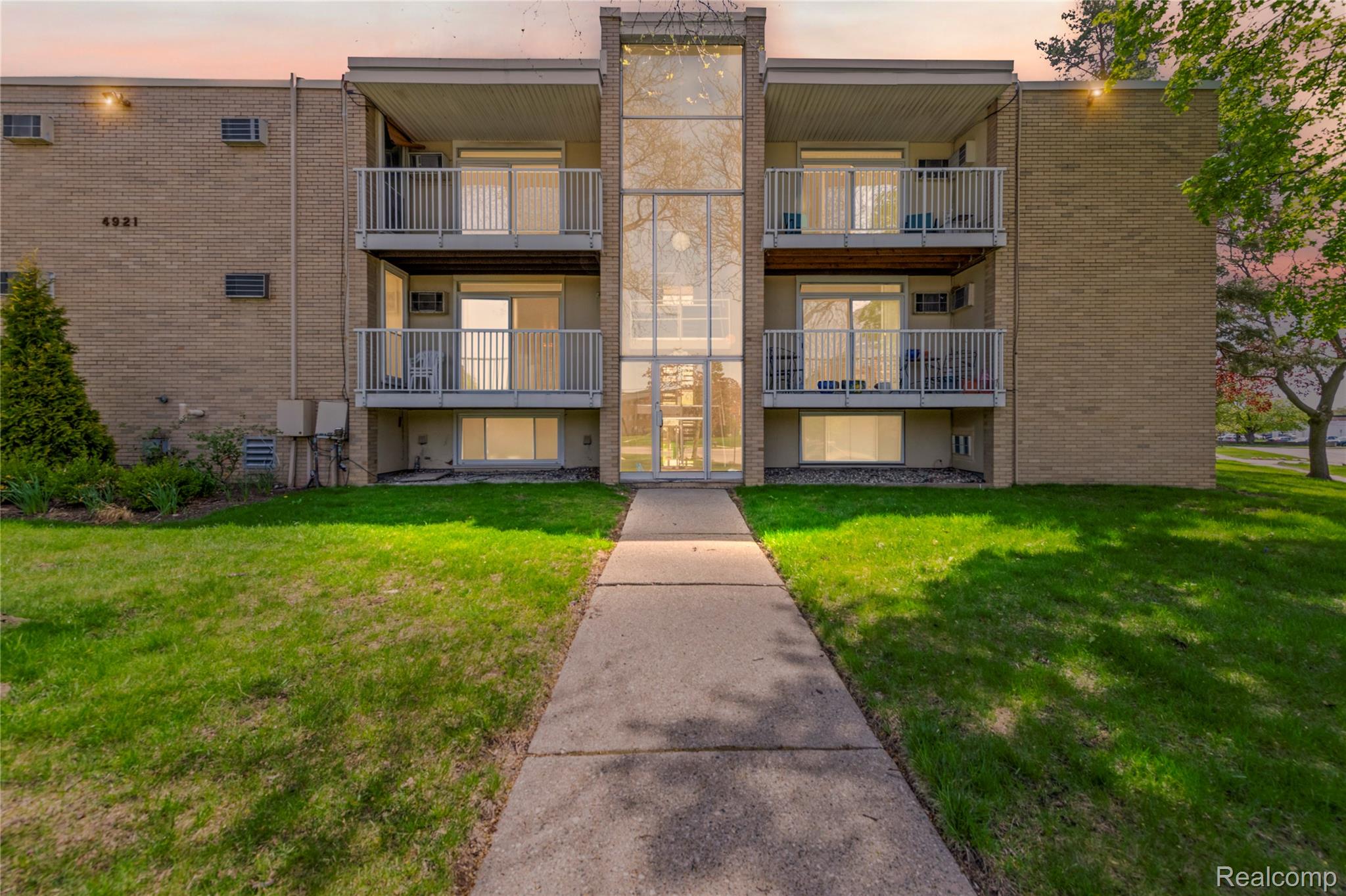 4921, Crooks, #N10, Royal Oak, Michigan, 48073