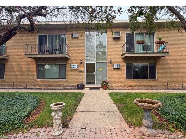 2655, Maple, Birmingham, Michigan, 48009