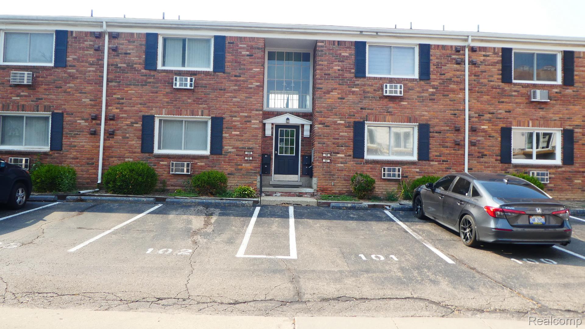 31831, Grand River, #99, Farmington, Michigan, 48336