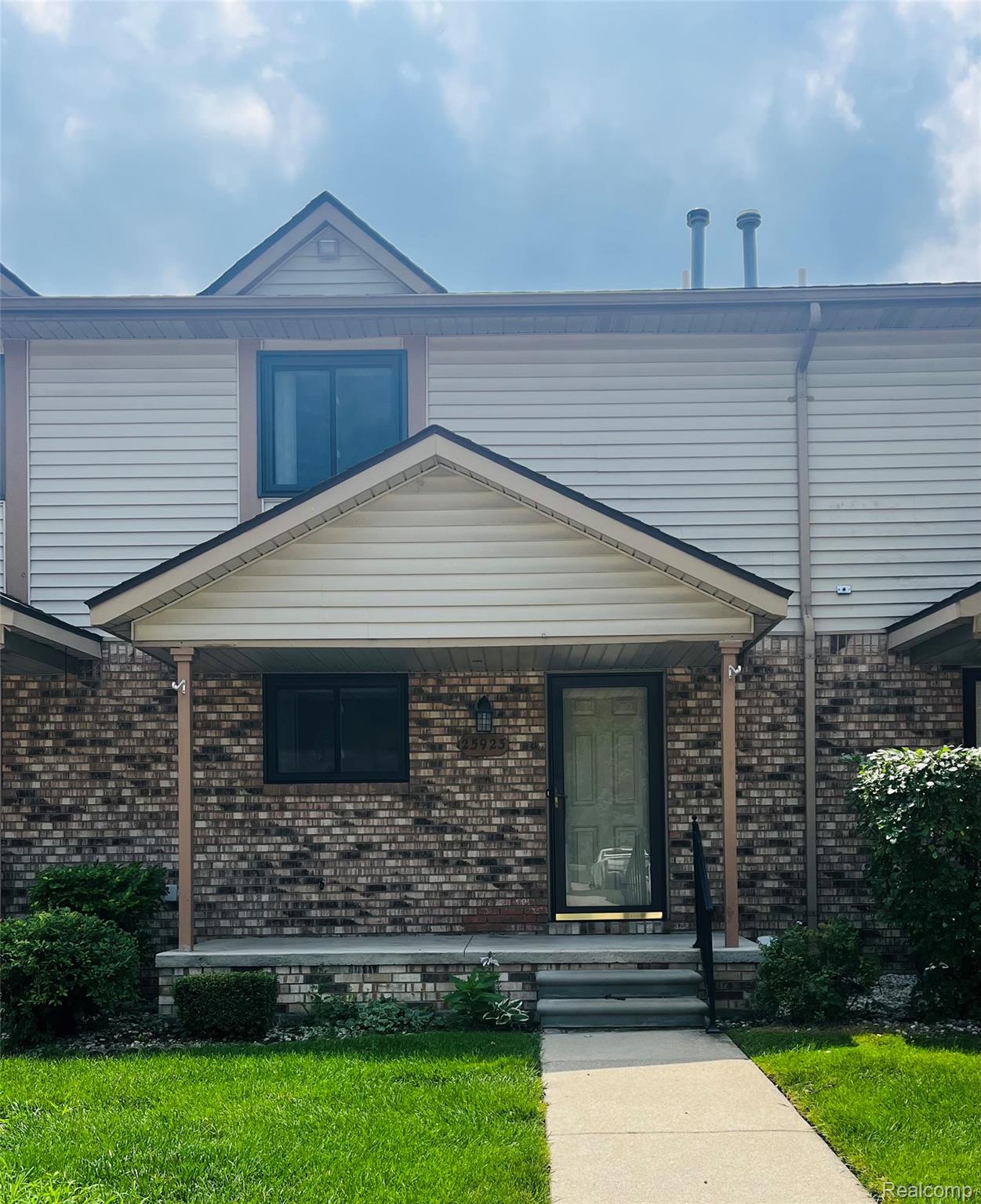 25923, New Forest Court, Chesterfield, Michigan, 48051
