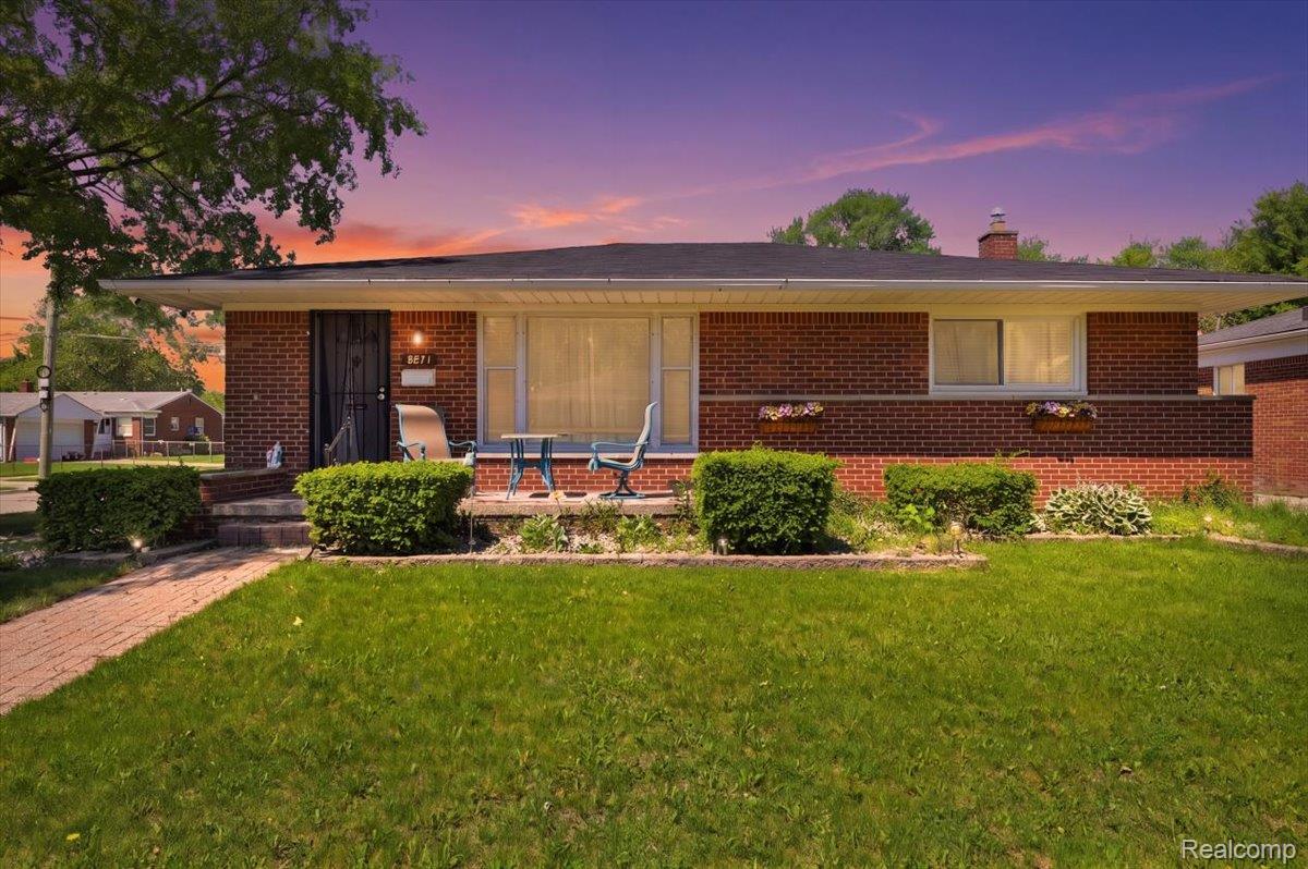 8271, Arnold, Dearborn Heights, Michigan, 48127