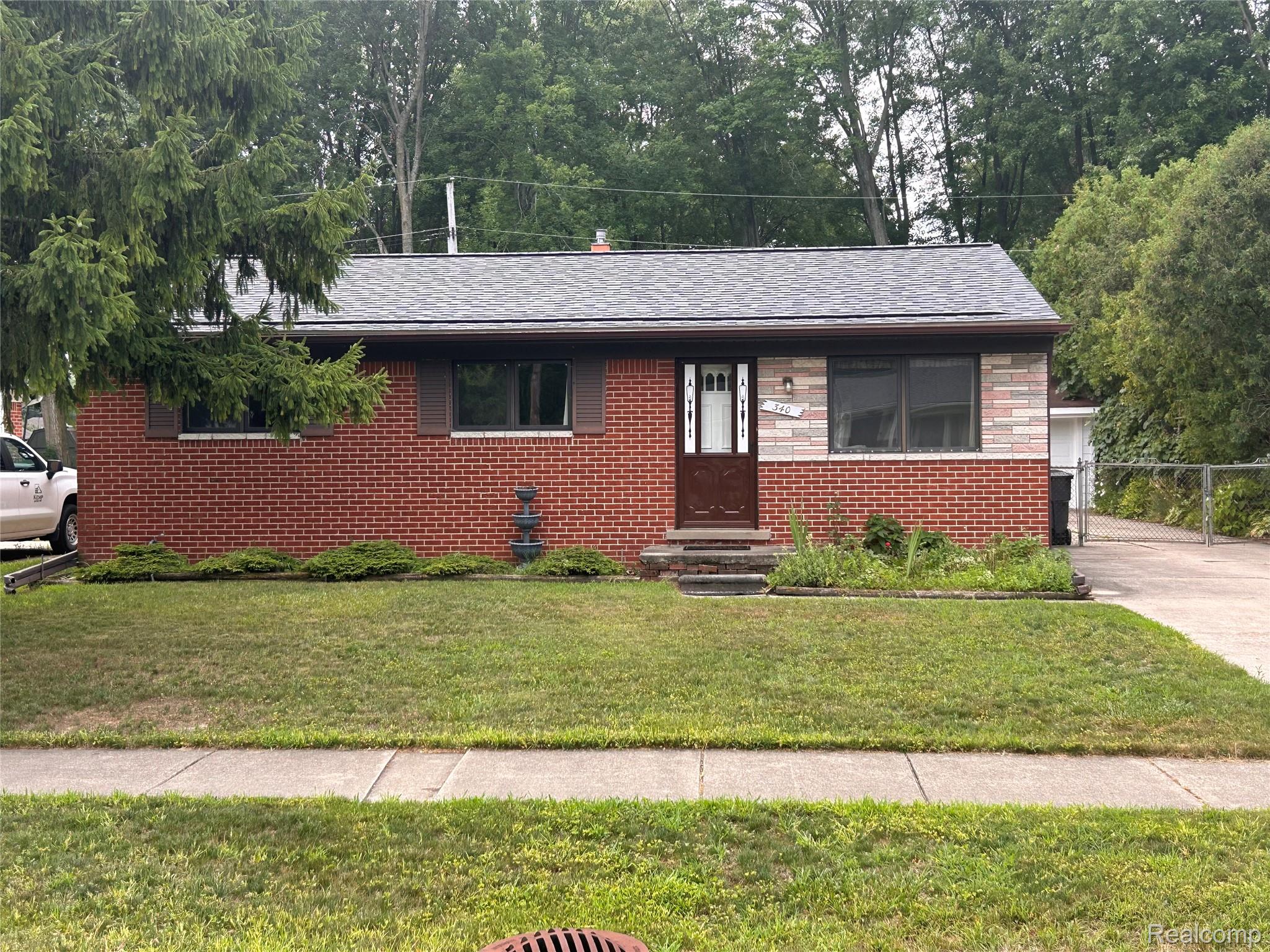340, Trombley, Troy, Michigan, 48083