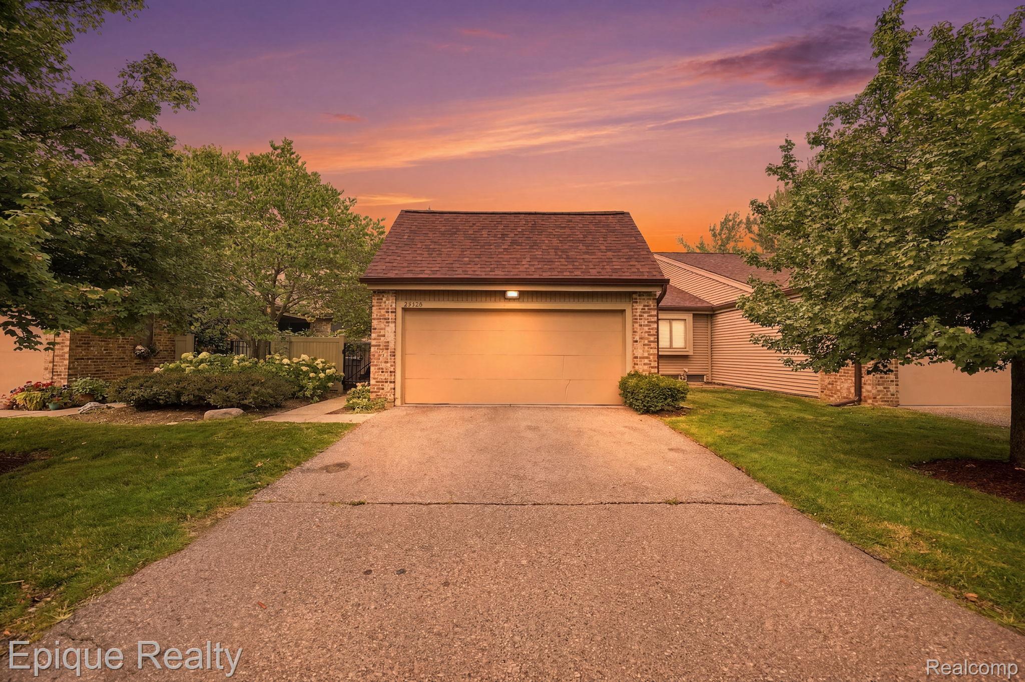 27328, Apple Blossom, Southfield, Michigan, 48034