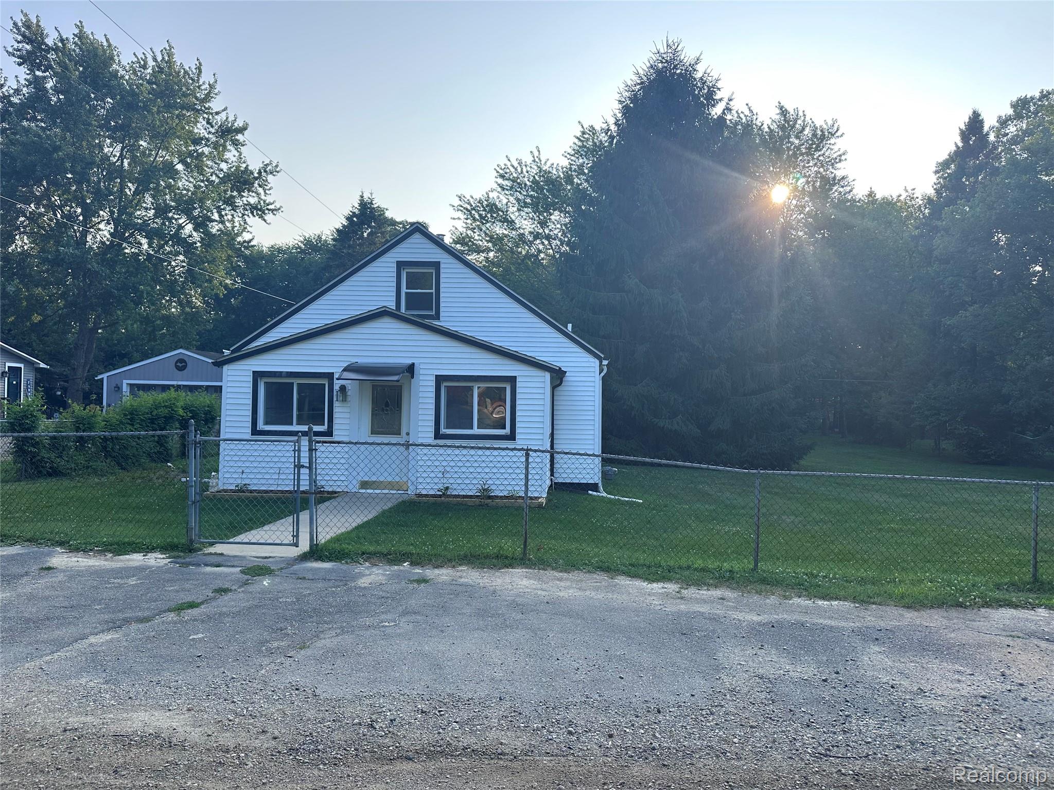 3285, Maple, Highland, Michigan, 48356