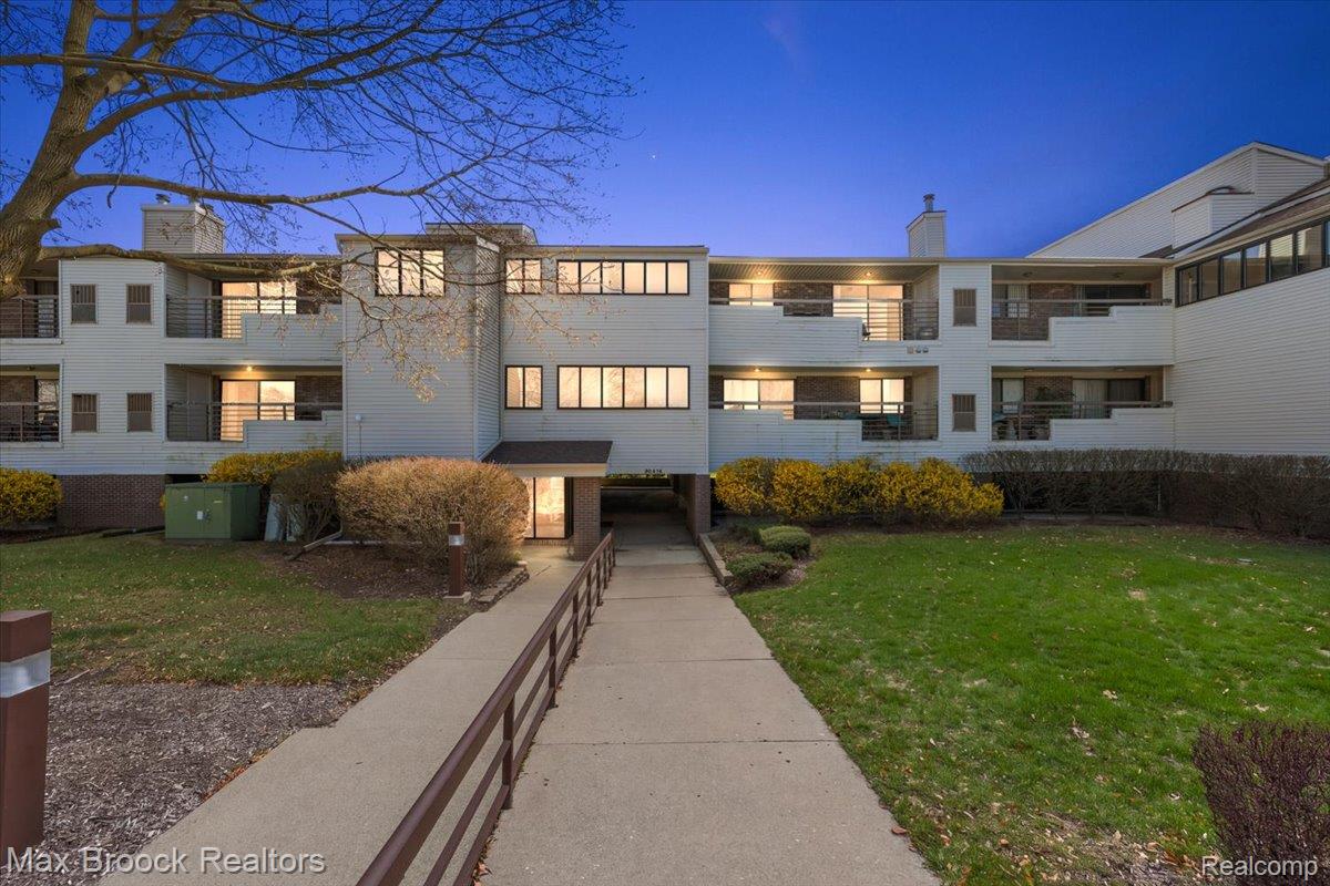 30414, Orchard Lake, #29, Farmington Hills, Michigan, 48334