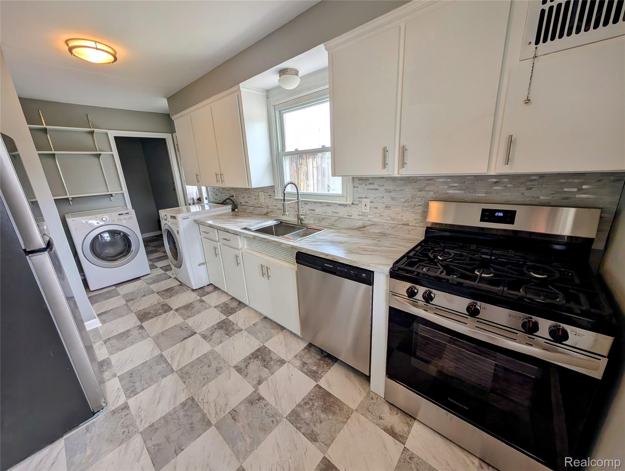 4302, Mandalay, Royal Oak, Michigan, 48073