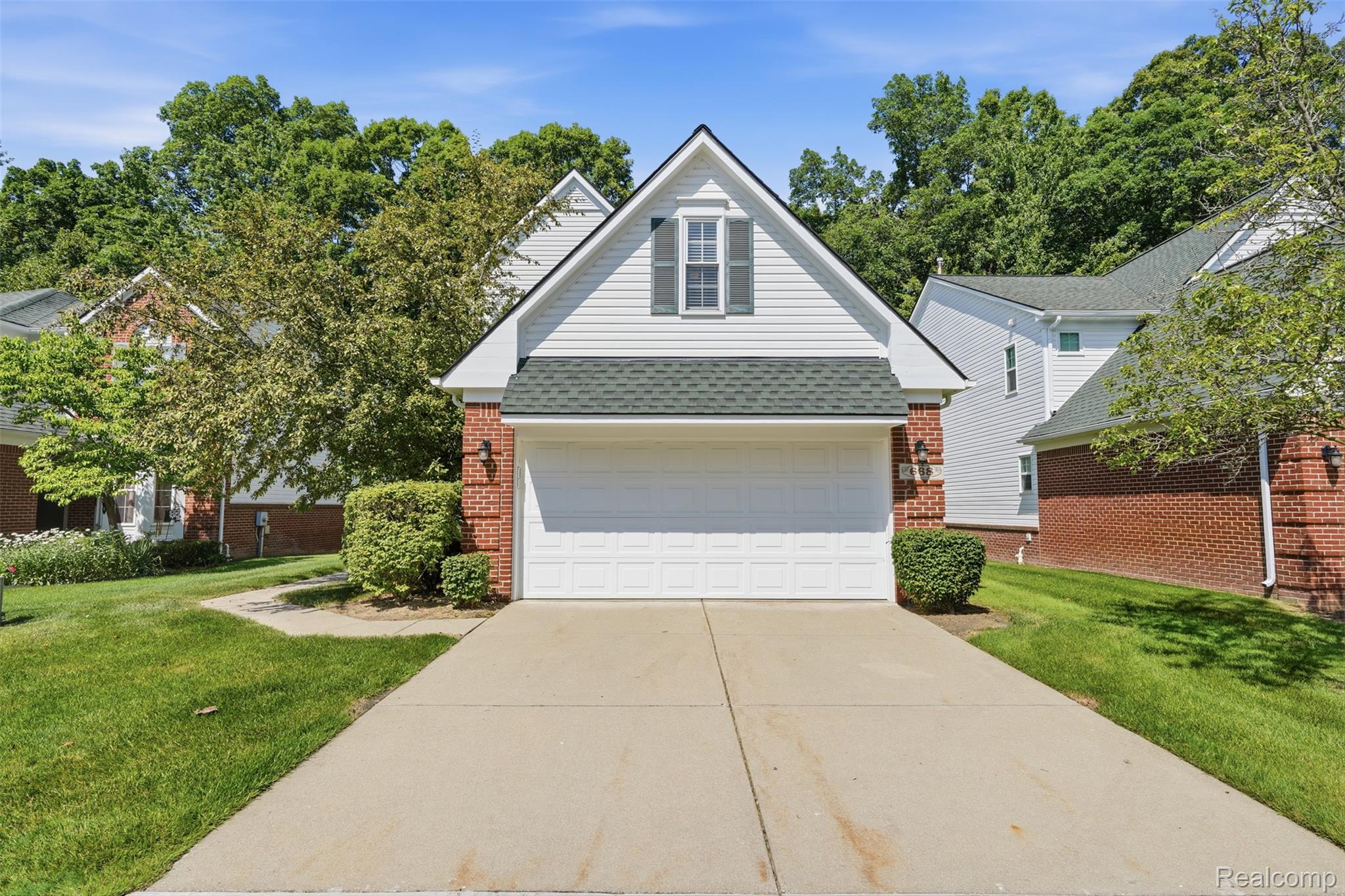 668, Shady Maple, Wixom, Michigan, 48393