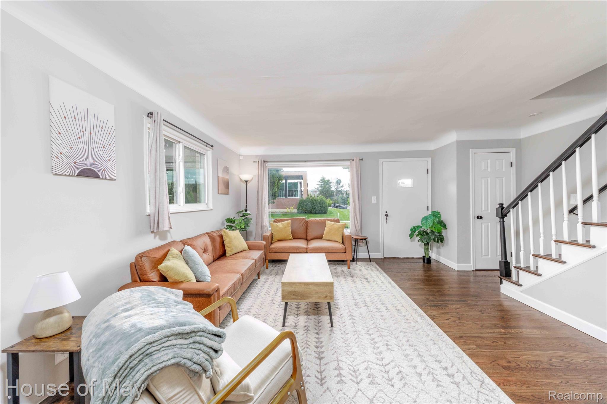 2099, Maple, Birmingham, Michigan, 48009