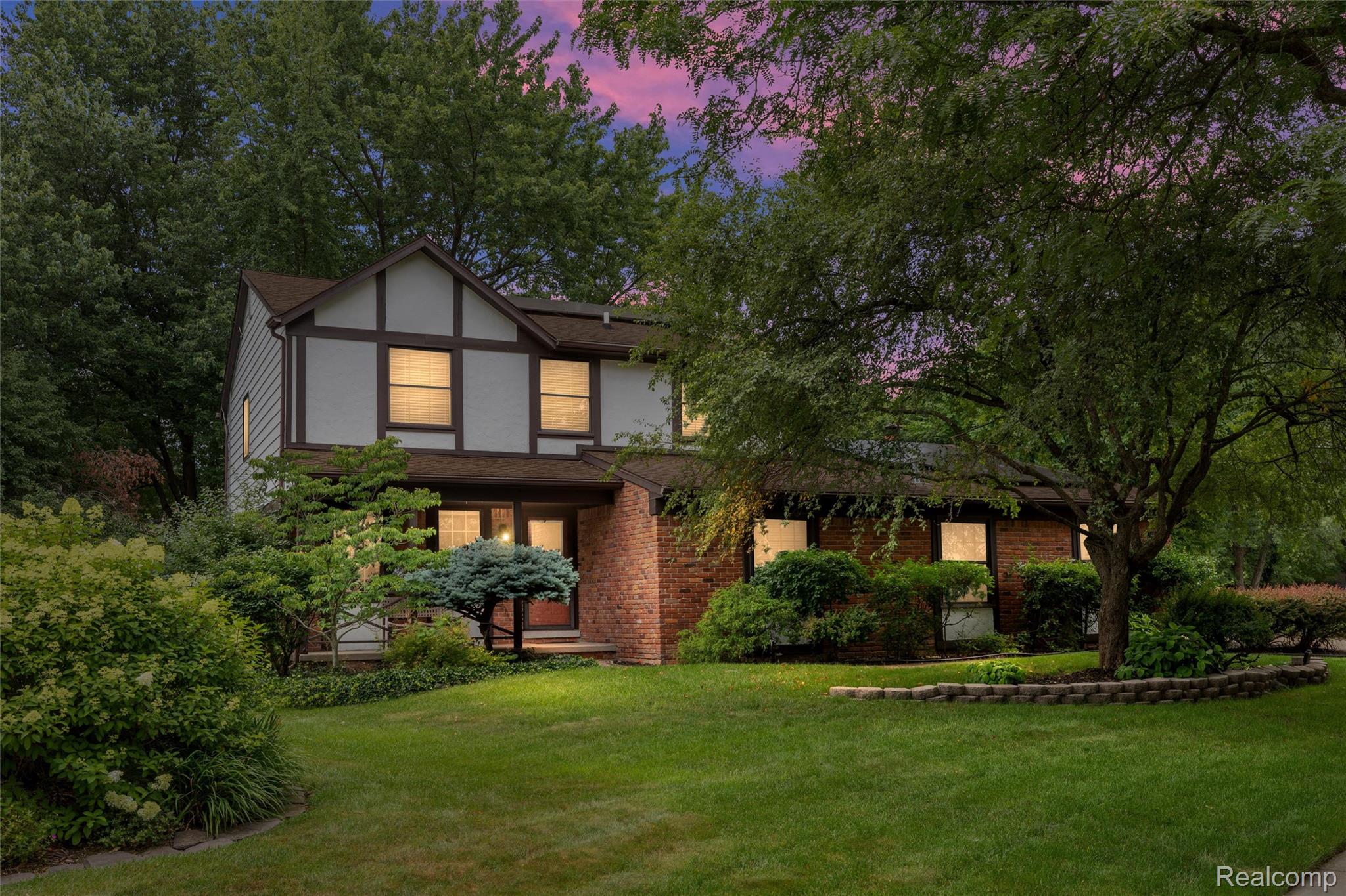 2937, Waterloo, Troy, Michigan, 48084