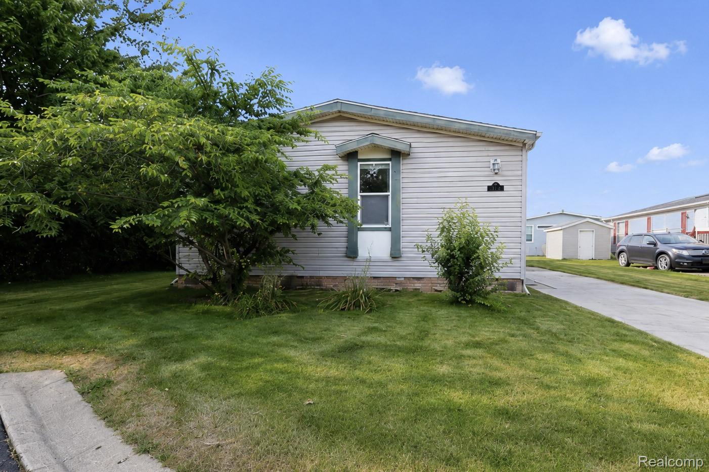3423, Green Apple, Carleton, Michigan, 48117