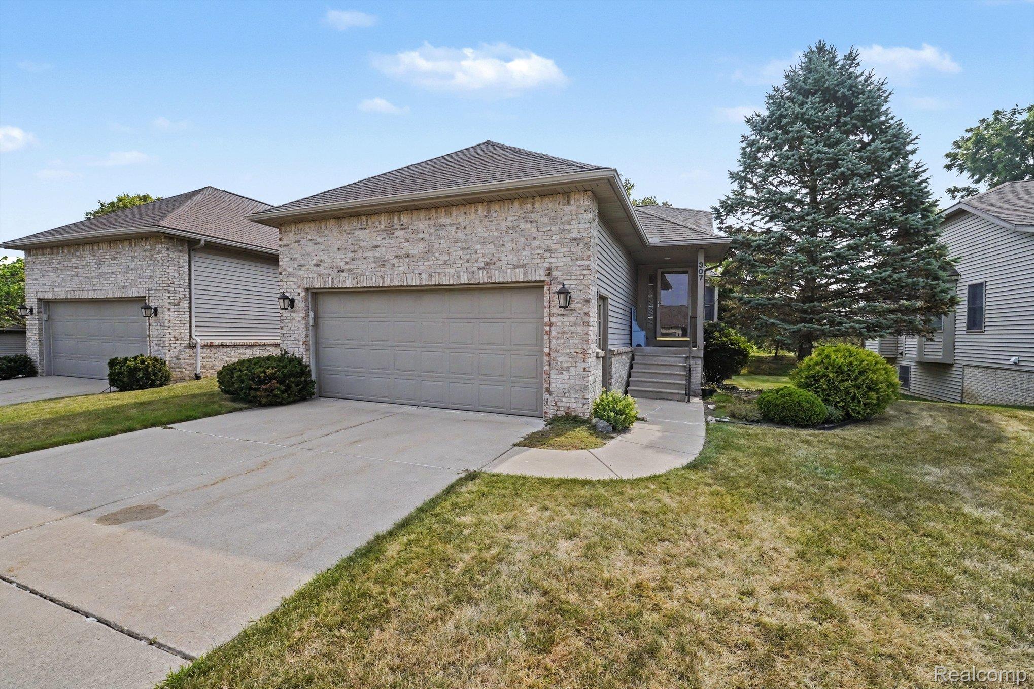 307, Creekwood, Linden, Michigan, 48451