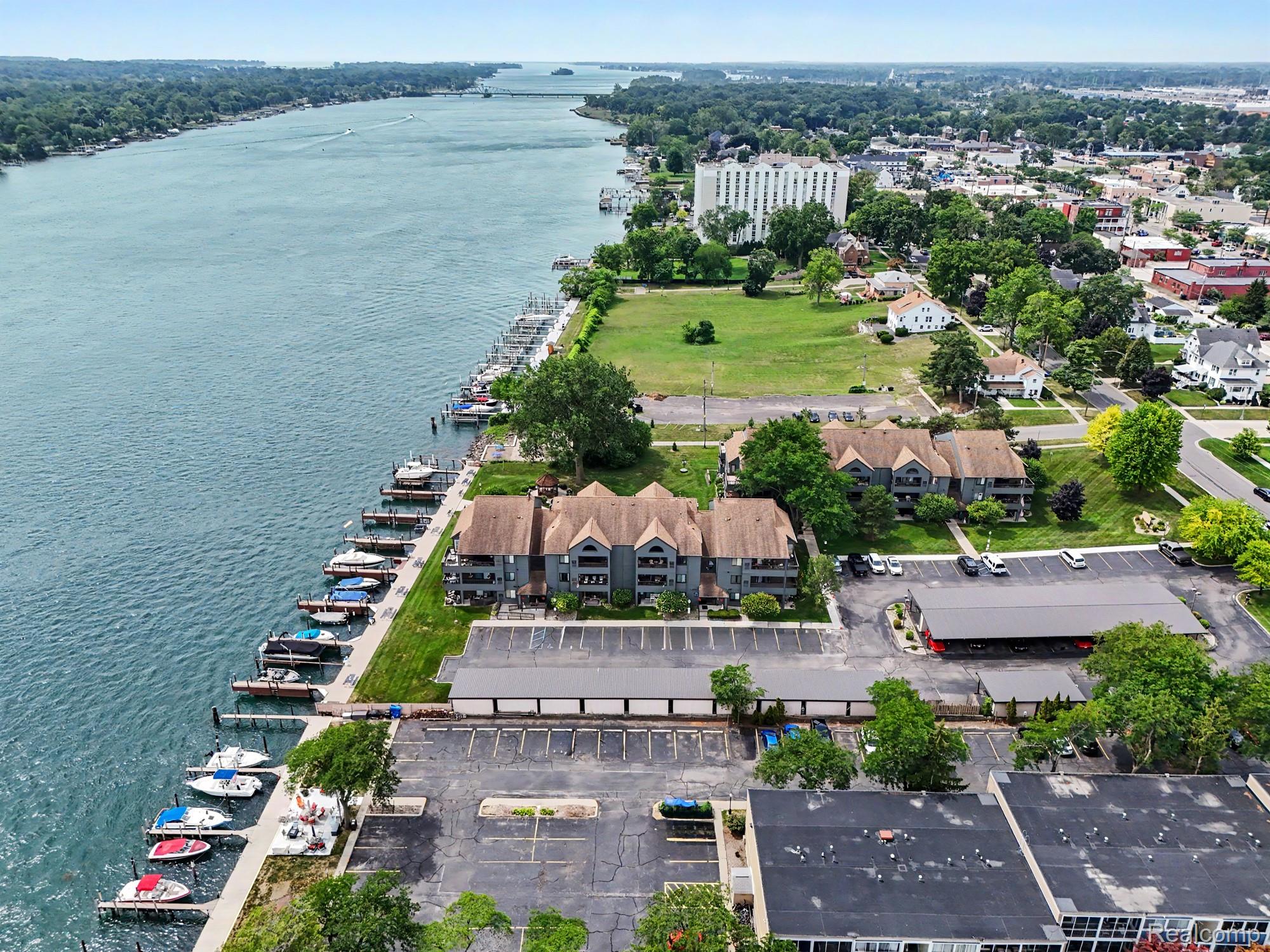 2445, Riverside, #304, Trenton, Michigan, 48183